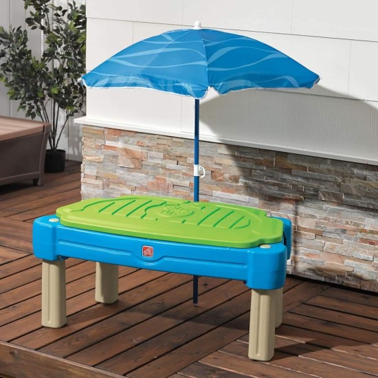 Step2 Cascading Cove Sand- und Wassertisch, sensorisches Aktivitätsspielset für Kinder, kommt mit Regenschirm, sommerlichem Outdoor-Spielzeug, 7-teiligem Spielzeugzubehör, für Kleinkinder ab 1,5 Jahren