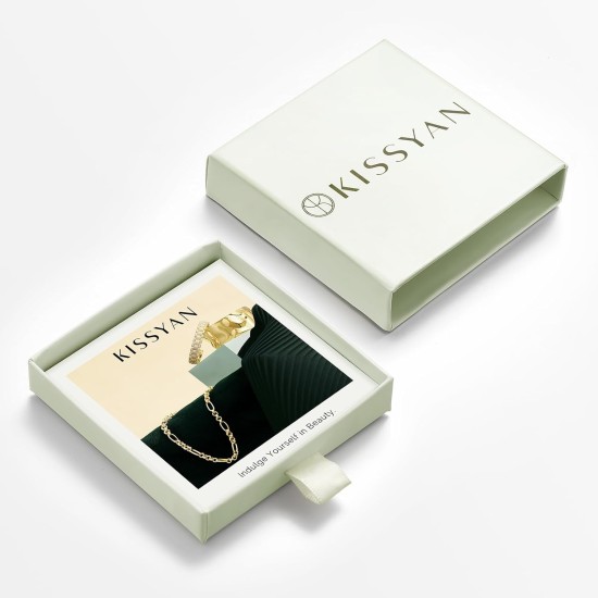 KissYan Halskette mit Anfangsbuchstaben-Anhänger für Männer und Frauen, 14 Karat vergoldet, quadratische Hauptstadt-Monogramm-Halskette, Alphabete von A–Z, Figaro-Kettenschmuck KissYan Halskette mit Anfangsbuchstaben-Anhänger für Männer und Frauen, 14 Karat vergoldet, quadratische Hauptstadt-Monogramm-Halskette, Alphabete von A–Z, Figaro-Kettenschmuck