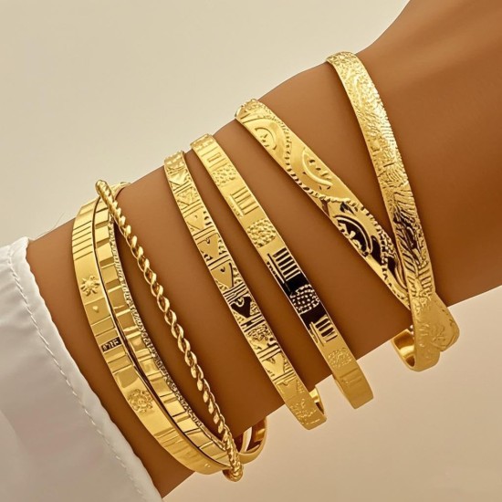 46-teiliges Goldschmuckset für Damen mit 5 Halsketten, 12 Armbändern, 5 Creolen, 15 Ohrsteckern und 9 Ringen. Schmuckset als Geschenk für Damen. 46-teiliges Goldschmuckset für Damen mit 5 Halsketten, 12 Armbändern, 5 Creolen, 15 Ohrsteckern und 9 Ringen. Schmuckset als Geschenk für Damen.