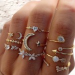 46-teiliges Goldschmuckset für Damen mit 5 Halsketten, 12 Armbändern, 5 Creolen, 15 Ohrsteckern und 9 Ringen. Schmuckset als Geschenk für Damen. 46-teiliges Goldschmuckset für Damen mit 5 Halsketten, 12 Armbändern, 5 Creolen, 15 Ohrsteckern und 9 Ringen. Schmuckset als Geschenk für Damen.