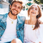 KissYan Halskette mit Anfangsbuchstaben-Anhänger für Männer und Frauen, 14 Karat vergoldet, quadratische Hauptstadt-Monogramm-Halskette, Alphabete von A–Z, Figaro-Kettenschmuck KissYan Halskette mit Anfangsbuchstaben-Anhänger für Männer und Frauen, 14 Karat vergoldet, quadratische Hauptstadt-Monogramm-Halskette, Alphabete von A–Z, Figaro-Kettenschmuck